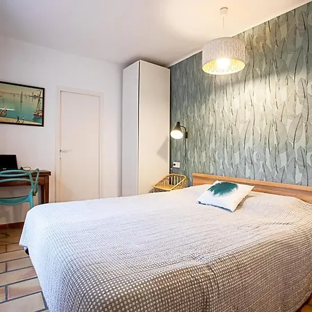 La Maison Et Son Jardin Clos ポルクロール